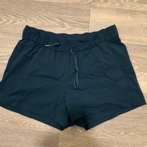 Lululemon On The Fly Shorts 2.5